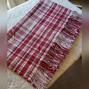 🌺 NEW Soft Acrylic Red & White Fringed Stadium Blanket
